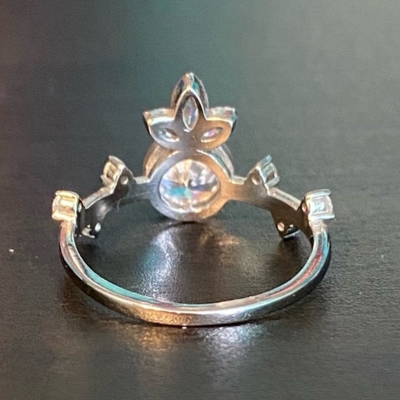 Charmed Aroma Pineapple Ring Silver- Size 6. - Picture 4 of 4